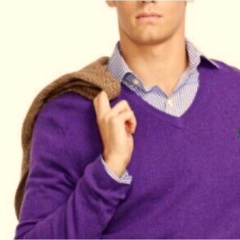 Ted Baker Men's Purple Knitted V-Neck Sweater. Size 5 (Large)